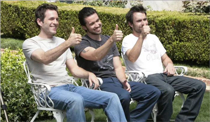Glenn Howerton, Rob McElhenney and Charlie Day giving the thumbs up